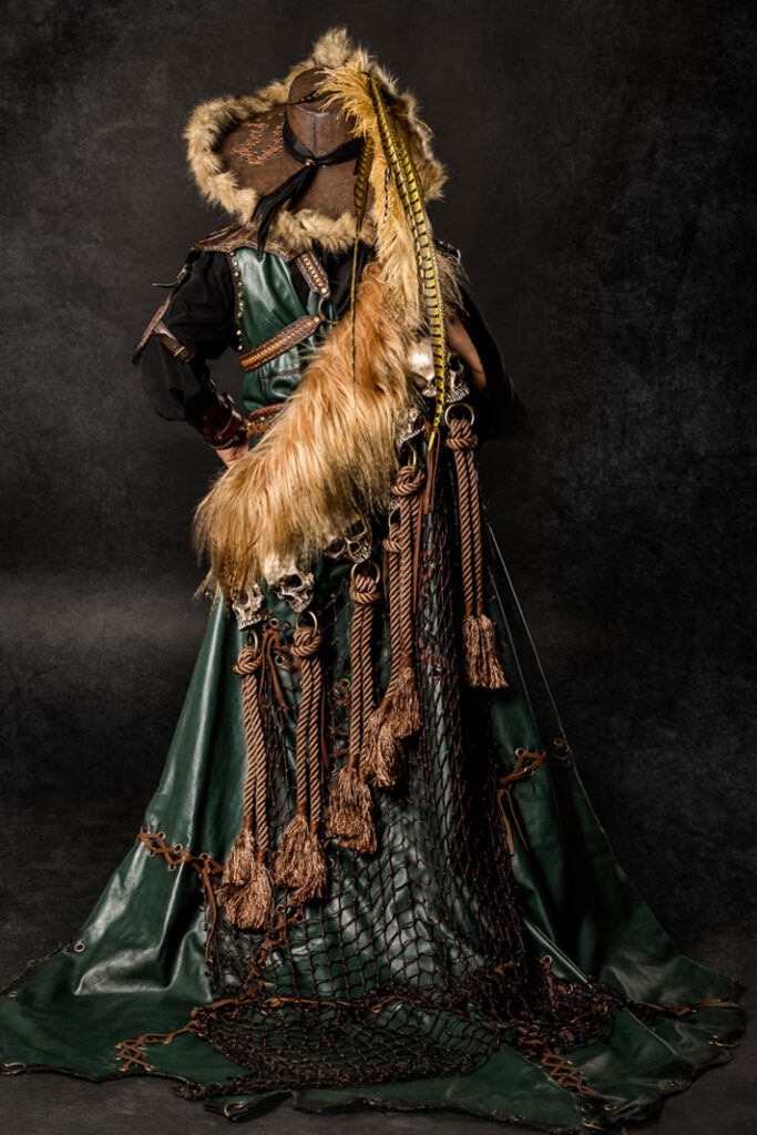 anne y benjamin | trajes de pirata para hombre y mujer en alquiler para fiestas de moros y cristianos | trajes para cargos, abanderadas y capitanes | trajes jolly roger | petrer