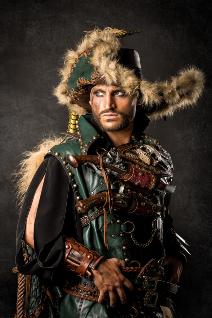 anne y benjamin | trajes de pirata para hombre y mujer en alquiler para fiestas de moros y cristianos | trajes para cargos, abanderadas y capitanes | trajes jolly roger | petrer