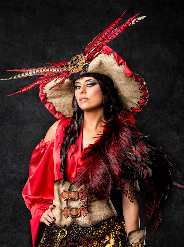 boa hancock | trajes de pirata para hombre y mujer en alquiler para fiestas de moros y cristianos | trajes para cargos, abanderadas y capitanes | trajes jolly roger | petrer
