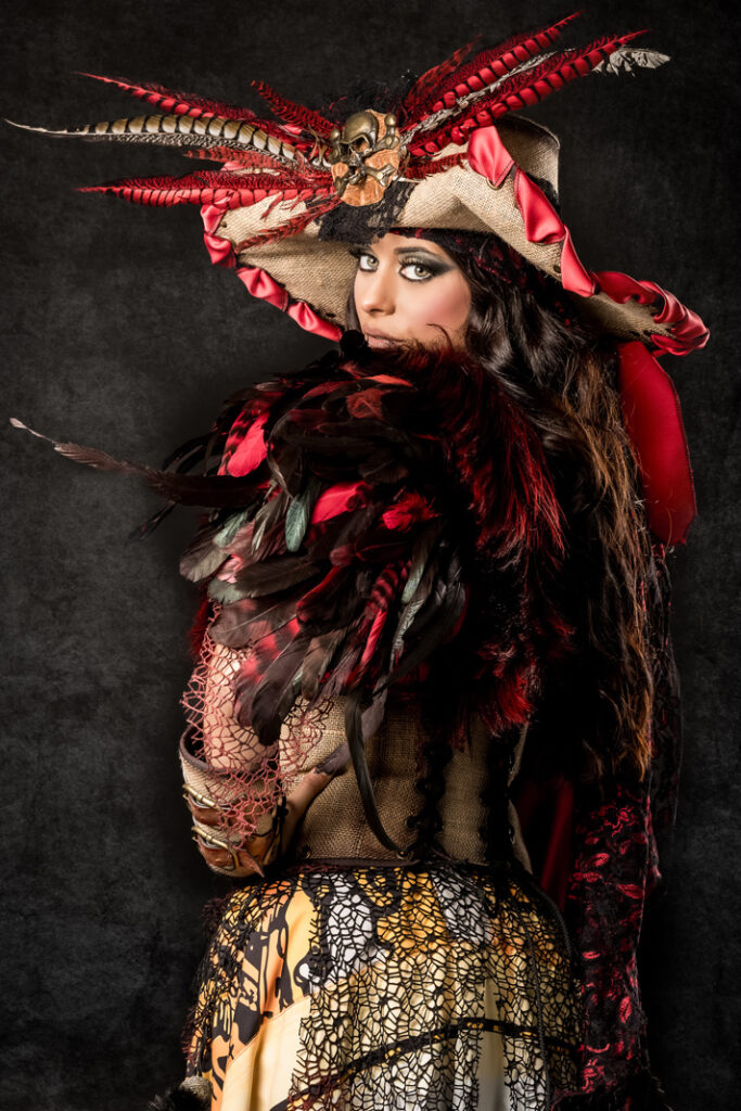 boa hancock | trajes de pirata para hombre y mujer en alquiler para fiestas de moros y cristianos | trajes para cargos, abanderadas y capitanes | trajes jolly roger | petrer