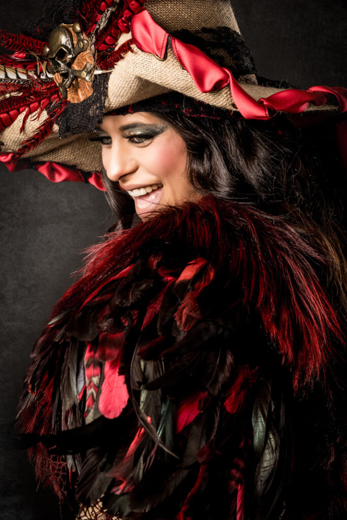 boa hancock | trajes de pirata para hombre y mujer en alquiler para fiestas de moros y cristianos | trajes para cargos, abanderadas y capitanes | trajes jolly roger | petrer