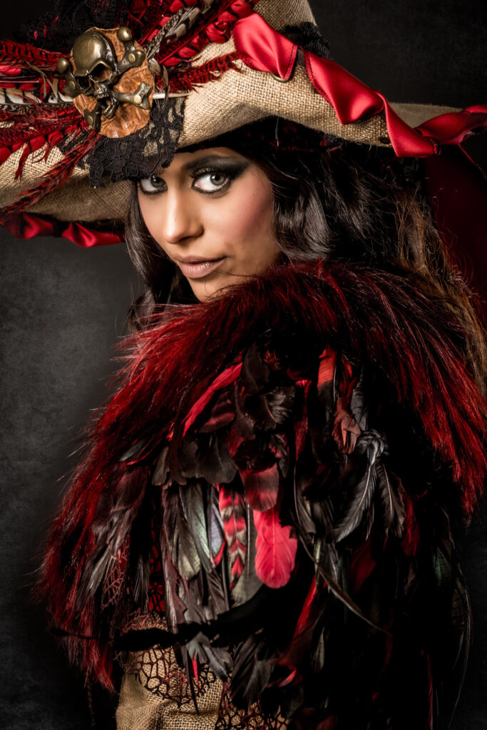 boa hancock | trajes de pirata para hombre y mujer en alquiler para fiestas de moros y cristianos | trajes para cargos, abanderadas y capitanes | trajes jolly roger | petrer