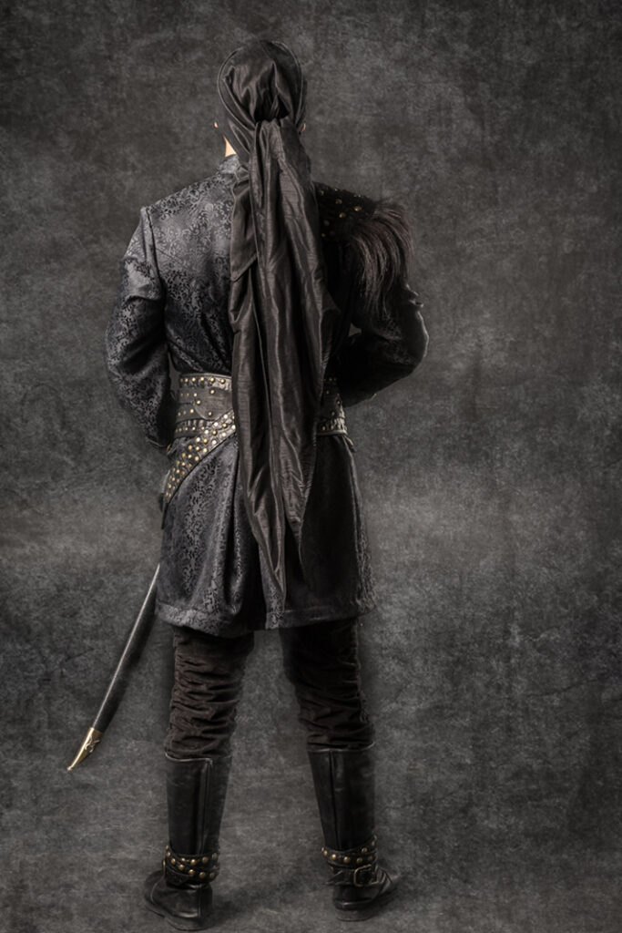 wynne | traje de pirata hombre en alquiler para fiestas de moros y cristianos | trajes jolly roger | petrer