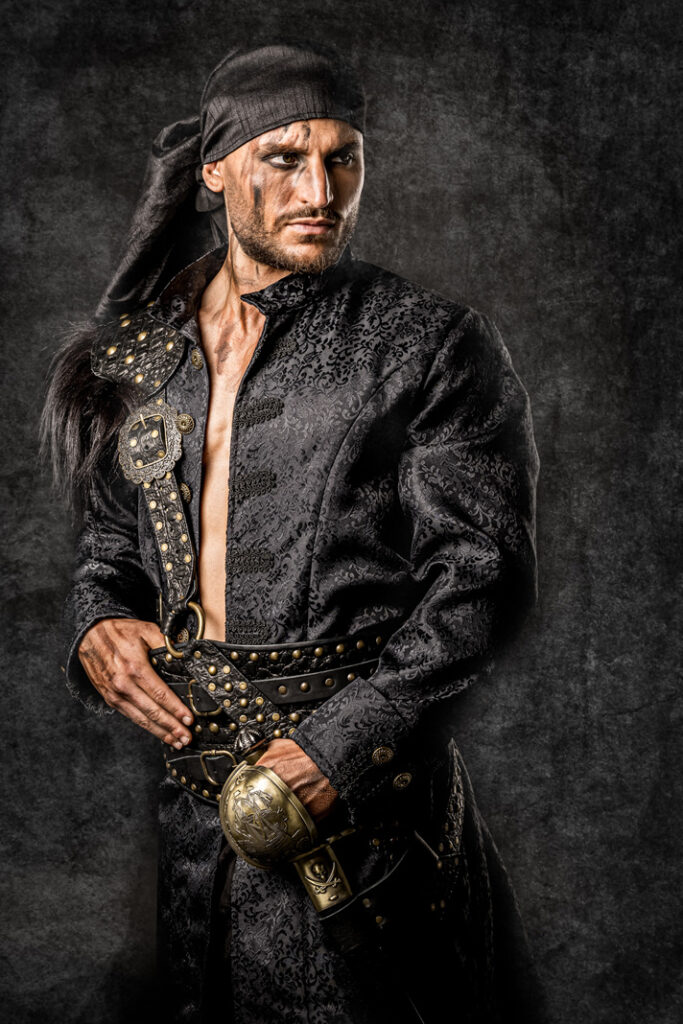 wynne | traje de pirata hombre en alquiler para fiestas de moros y cristianos | trajes jolly roger | petrer