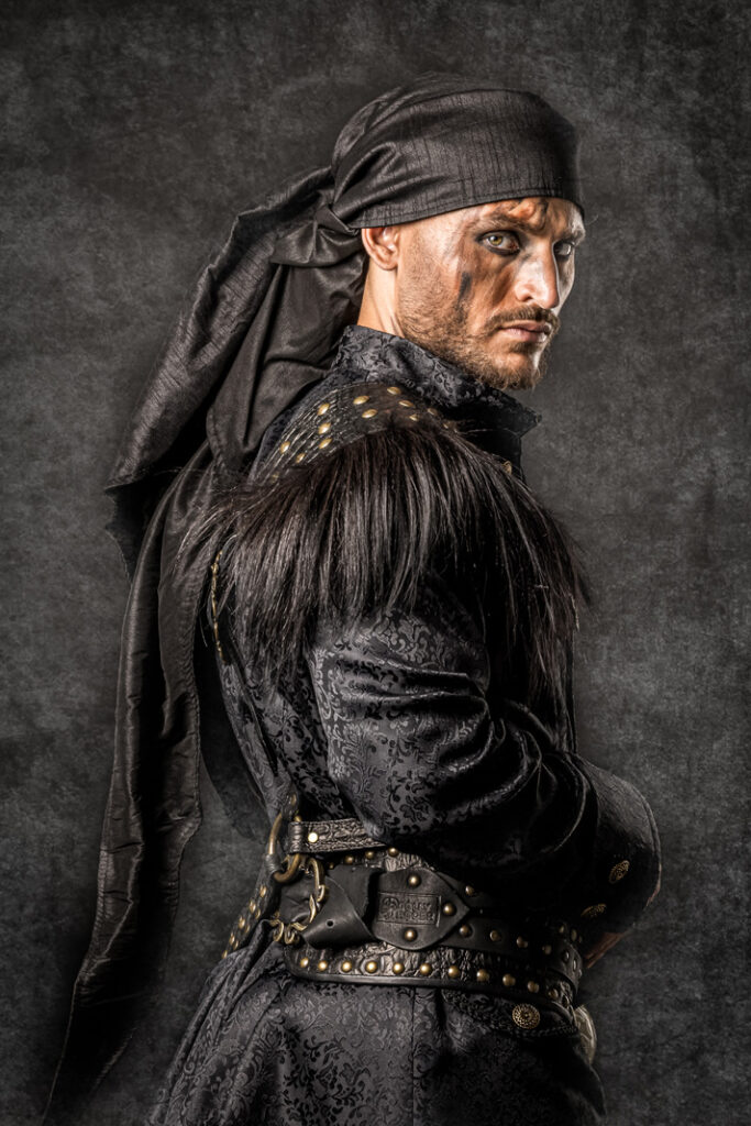 wynne | traje de pirata hombre en alquiler para fiestas de moros y cristianos | trajes jolly roger | petrer