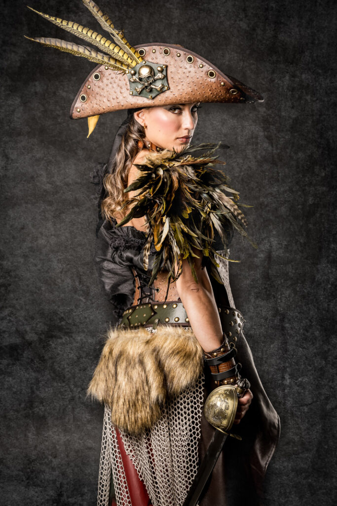 filibusteras | traje de pirata para mujer en alquiler para fiestas de moros y cristianos | trajes jolly roger | petrer
