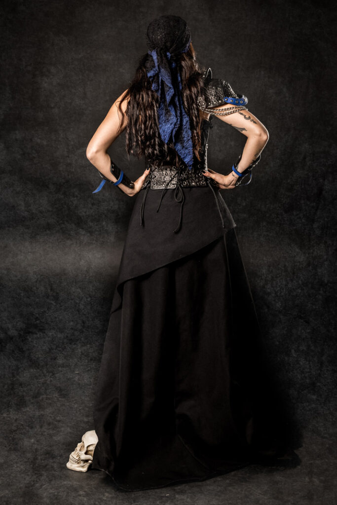 mullroy m | traje de pirata mujer en alquiler para fiestas de moros y cristianos | trajes jolly roger | petrer