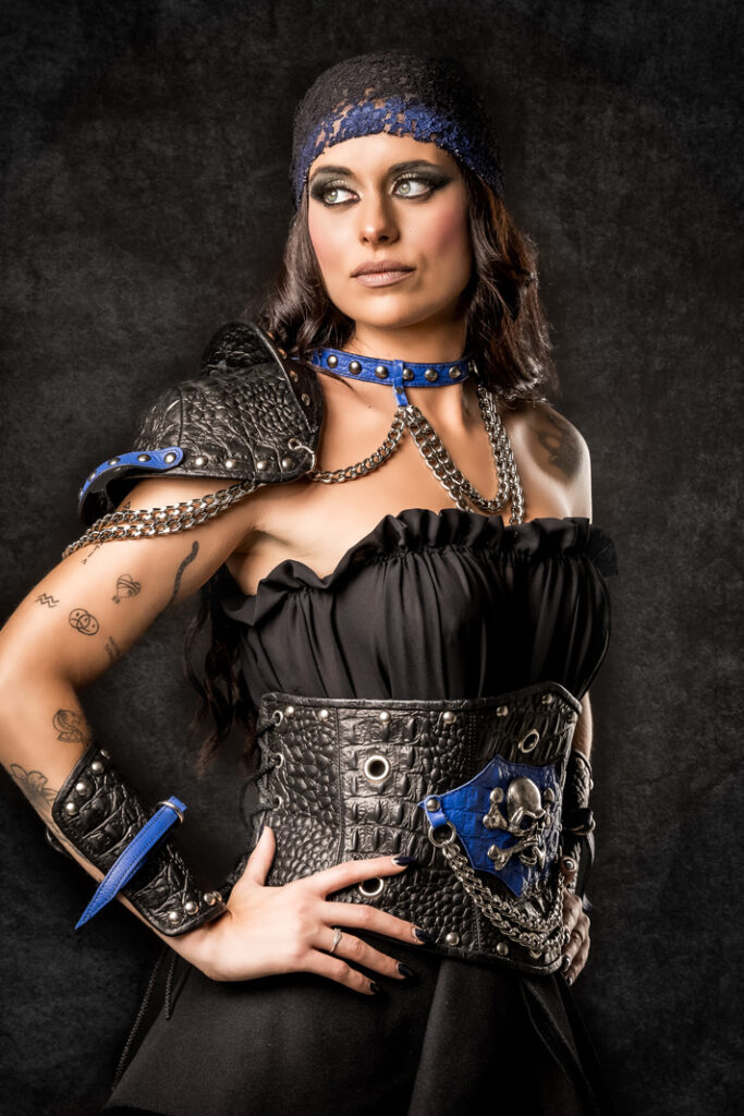 mullroy m | traje de pirata mujer en alquiler para fiestas de moros y cristianos | trajes jolly roger | petrer
