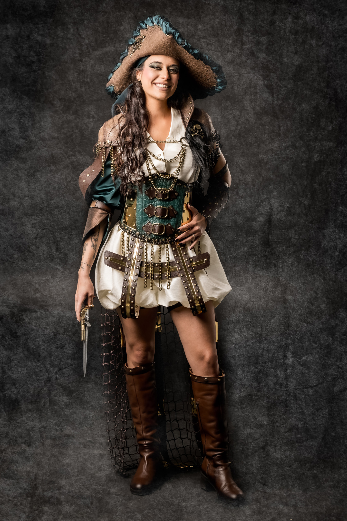 roneras | traje de pirata para mujer en alquiler para fiestas de moros y cristianos | trajes jolly roger | petrer
