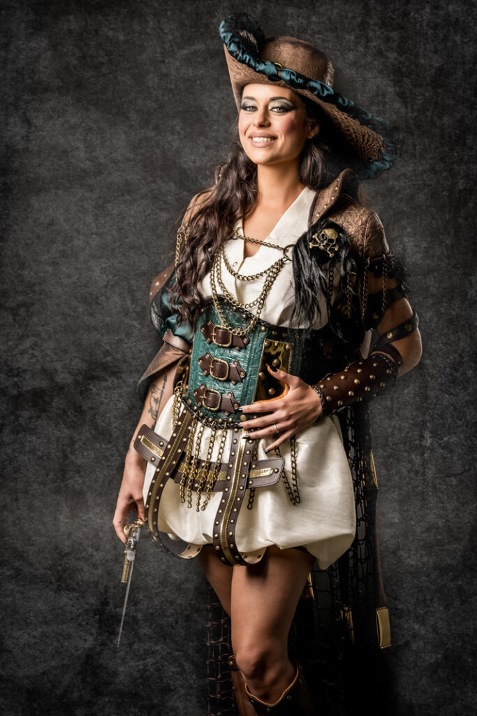 roneras | traje de pirata para mujer en alquiler para fiestas de moros y cristianos | trajes jolly roger | petrer