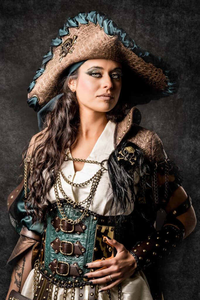 roneras | traje de pirata para mujer en alquiler para fiestas de moros y cristianos | trajes jolly roger | petrer