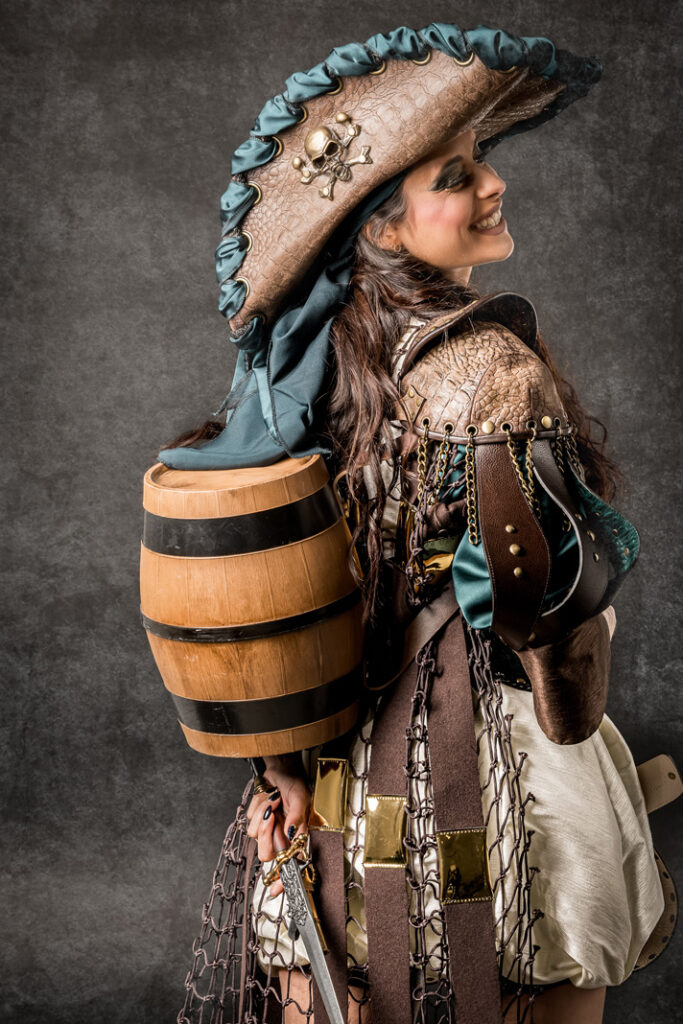 roneras | traje de pirata para mujer en alquiler para fiestas de moros y cristianos | trajes jolly roger | petrer
