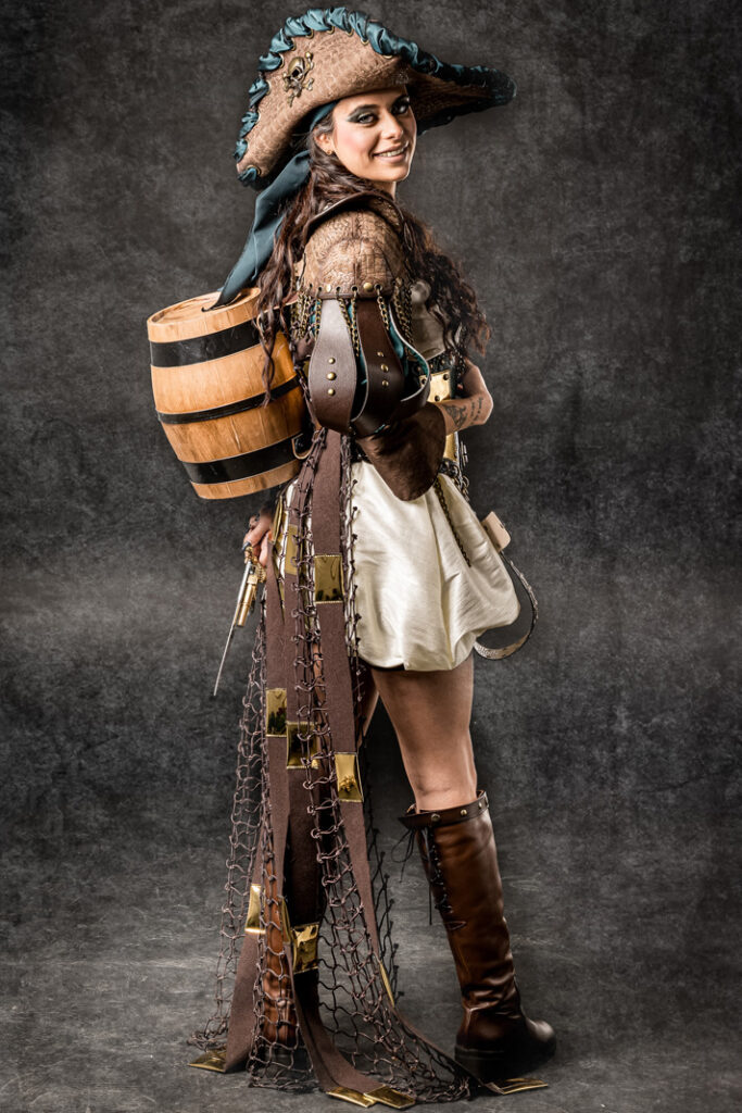 roneras | traje de pirata para mujer en alquiler para fiestas de moros y cristianos | trajes jolly roger | petrer