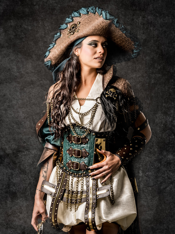 alquiler-trajes-pirata-para-mujer-roneras-jolly-roger-14