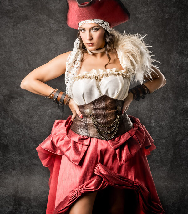 rubi | traje de pirata para mujer en alquiler para fiestas de moros y cristianos | trajes jolly roger | petrer