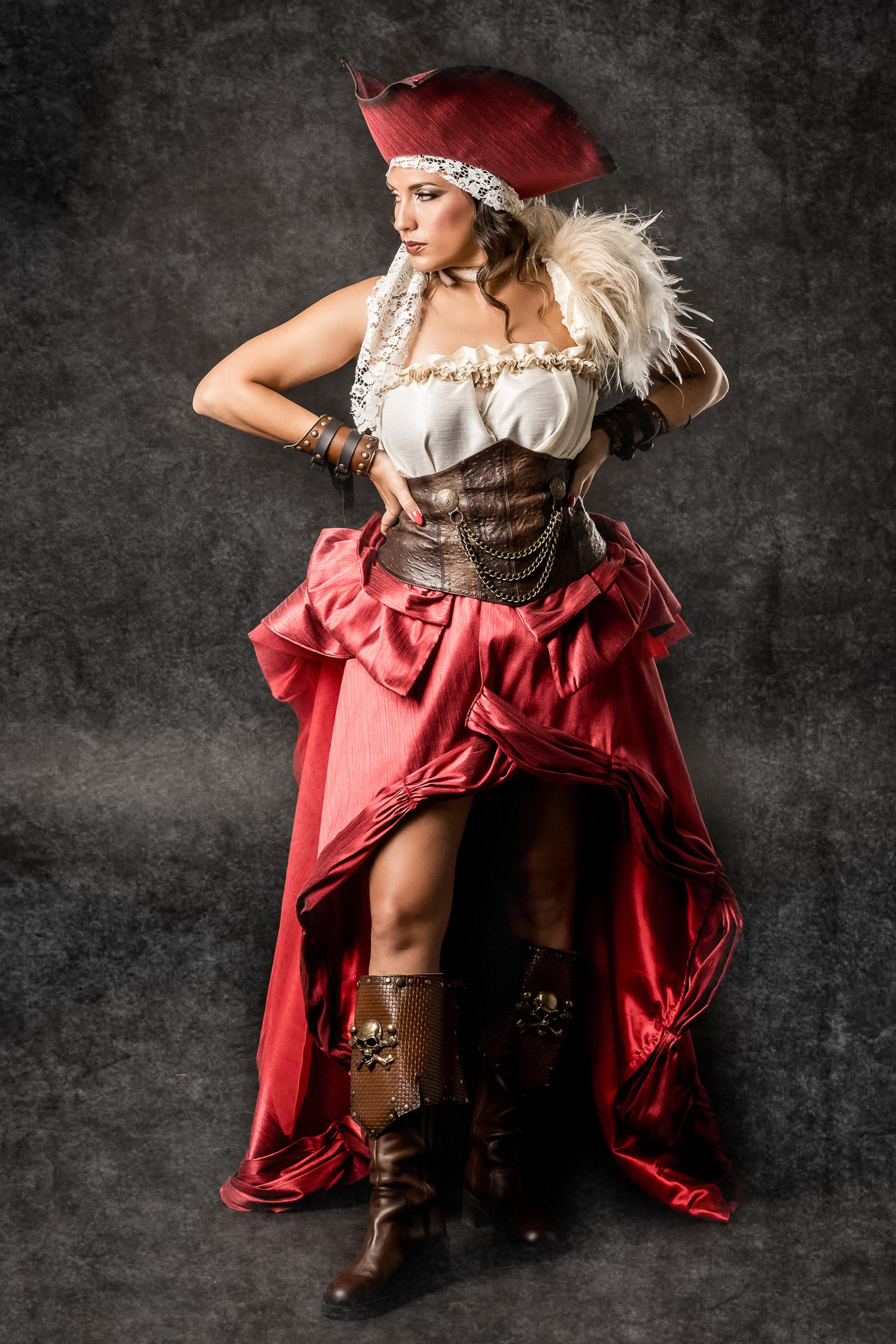 rubi | traje de pirata para mujer en alquiler para fiestas de moros y cristianos | trajes jolly roger | petrer