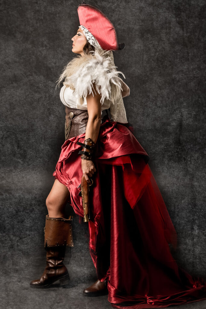 rubi | traje de pirata para mujer en alquiler para fiestas de moros y cristianos | trajes jolly roger | petrer