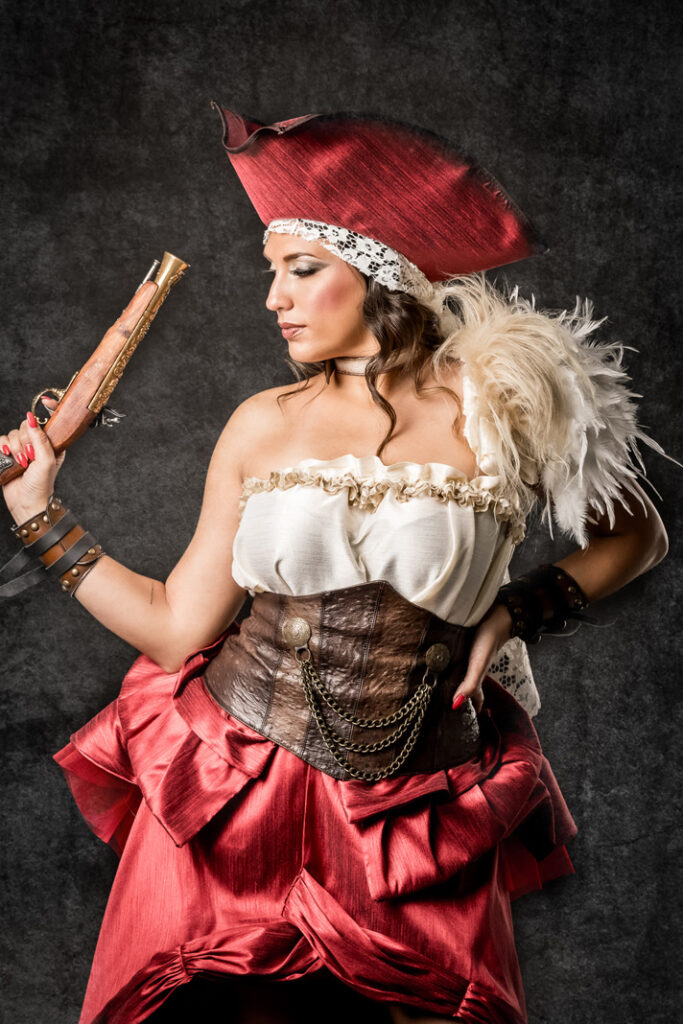 rubi | traje de pirata para mujer en alquiler para fiestas de moros y cristianos | trajes jolly roger | petrer