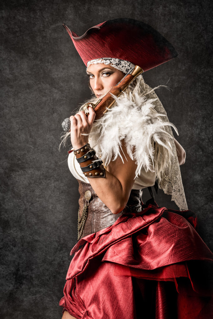 rubi | traje de pirata para mujer en alquiler para fiestas de moros y cristianos | trajes jolly roger | petrer