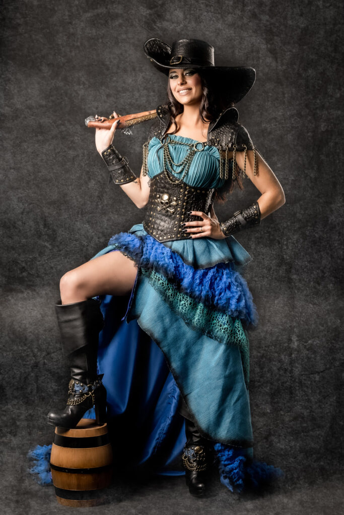 sadie farrel | traje de pirata mujer en alquiler para fiestas de moros y cristianos | trajes jolly roger | petrer
