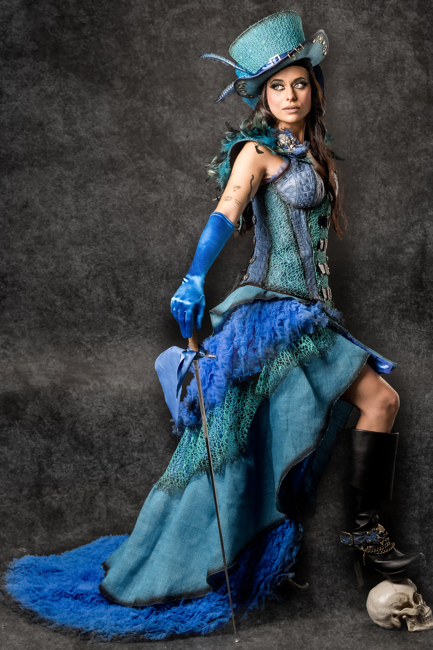 sadie farrel | traje de pirata mujer en alquiler para fiestas de moros y cristianos | trajes jolly roger | petrer