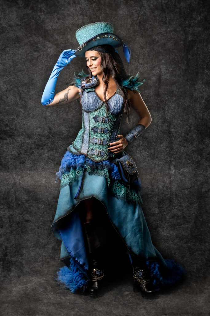 sadie farrel | traje de pirata mujer en alquiler para fiestas de moros y cristianos | trajes jolly roger | petrer