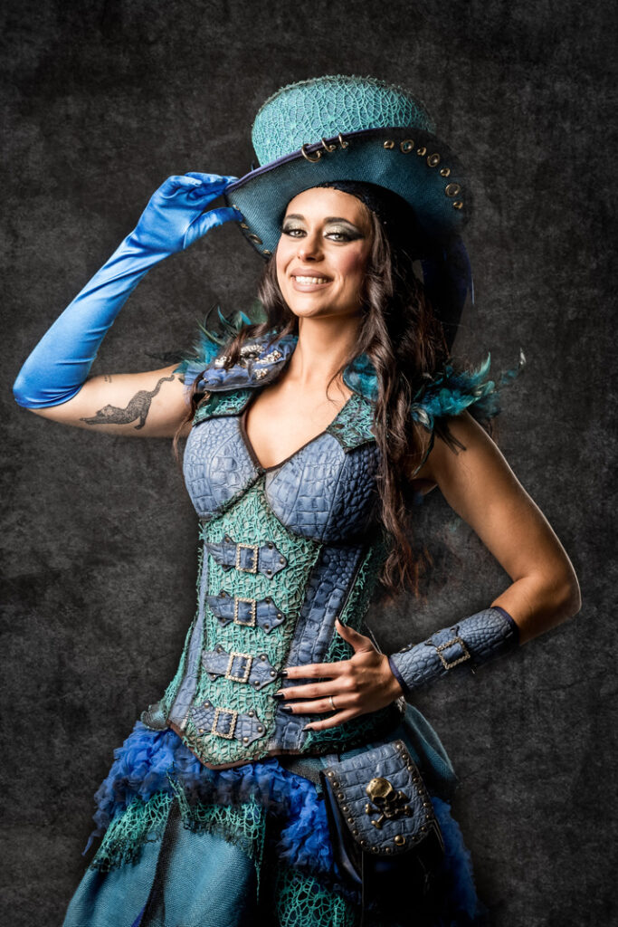 sadie farrel | traje de pirata mujer en alquiler para fiestas de moros y cristianos | trajes jolly roger | petrer