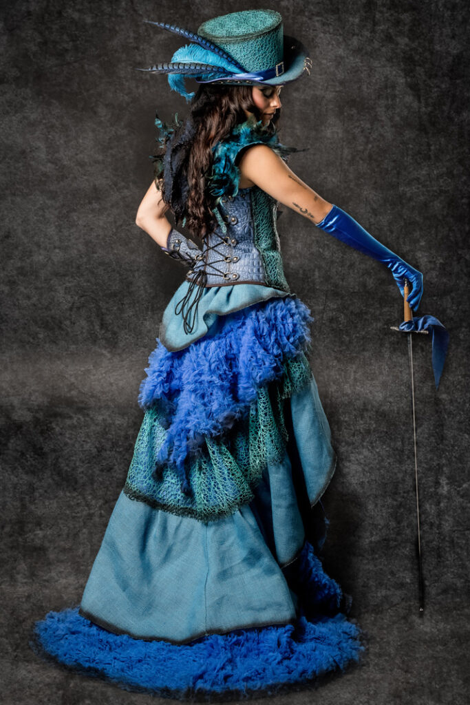 sadie farrel | traje de pirata mujer en alquiler para fiestas de moros y cristianos | trajes jolly roger | petrer