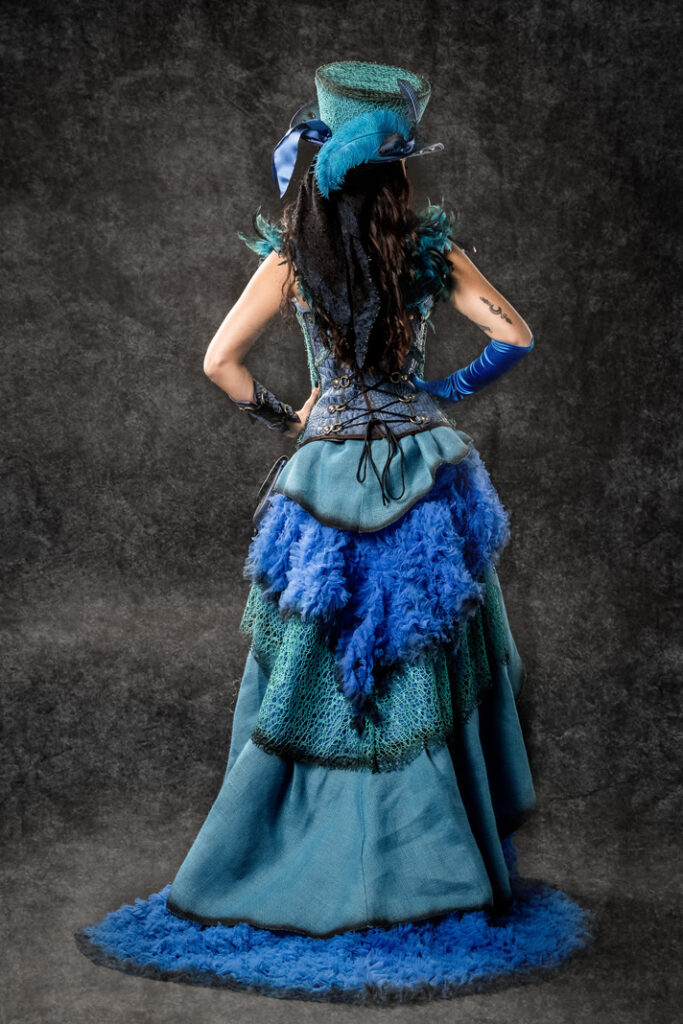sadie farrel | traje de pirata mujer en alquiler para fiestas de moros y cristianos | trajes jolly roger | petrer