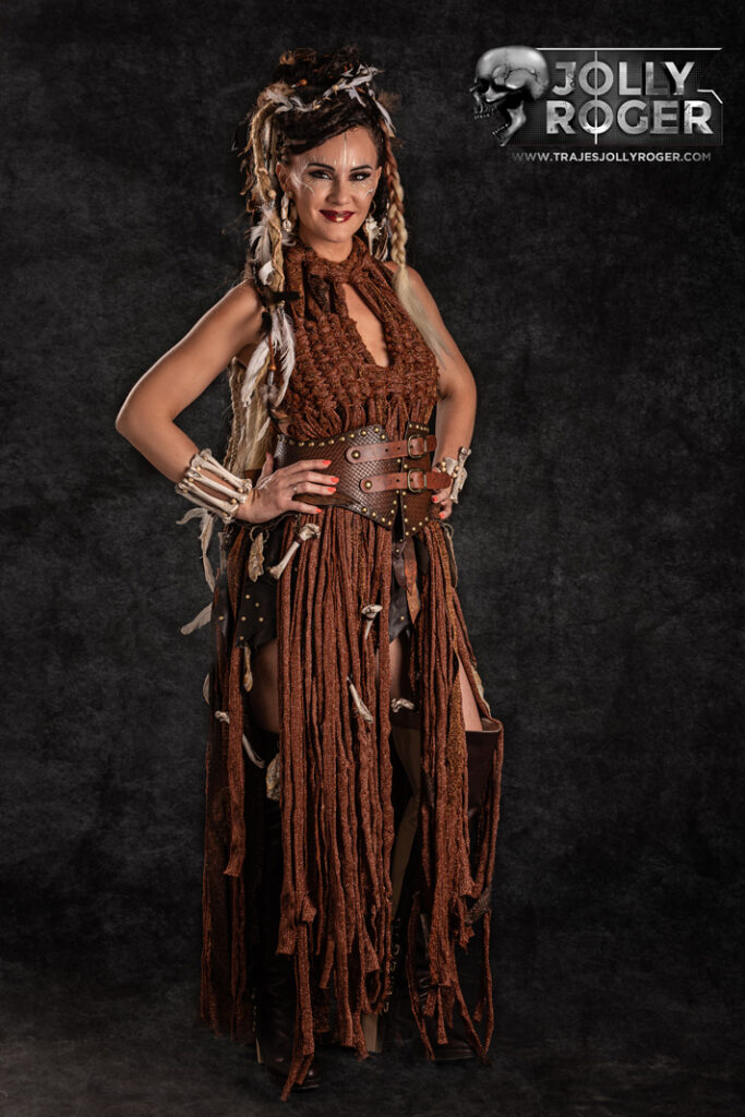 lauren y charles | trajes de pirata para hombre y mujer en alquiler para fiestas de moros y cristianos | trajes para cargos, abanderadas y capitanes | trajes jolly roger | petrer