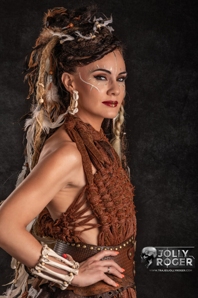 lauren y charles | trajes de pirata para hombre y mujer en alquiler para fiestas de moros y cristianos | trajes para cargos, abanderadas y capitanes | trajes jolly roger | petrer