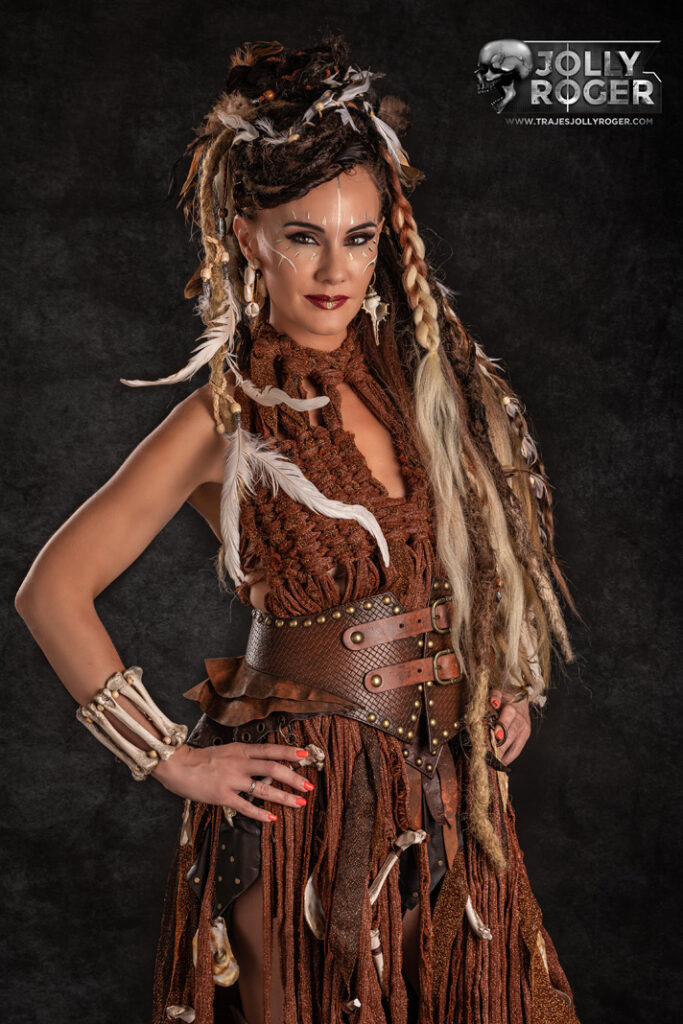 lauren y charles | trajes de pirata para hombre y mujer en alquiler para fiestas de moros y cristianos | trajes para cargos, abanderadas y capitanes | trajes jolly roger | petrer