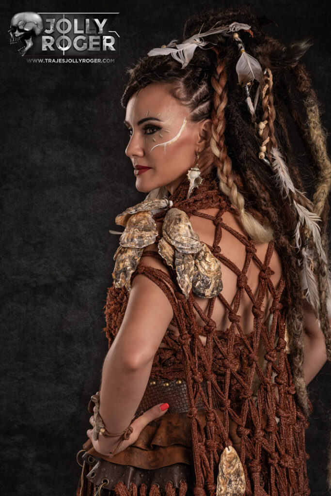 lauren y charles | trajes de pirata para hombre y mujer en alquiler para fiestas de moros y cristianos | trajes para cargos, abanderadas y capitanes | trajes jolly roger | petrer