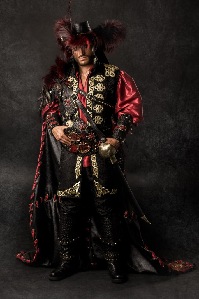 mary read y amaro | trajes de pirata para hombre y mujer en alquiler para fiestas de moros y cristianos | trajes para cargos, abanderadas y capitanes | trajes jolly roger | petrer