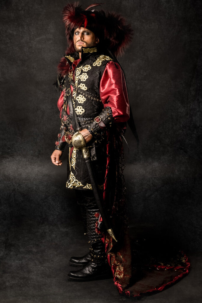 mary read y amaro | trajes de pirata para hombre y mujer en alquiler para fiestas de moros y cristianos | trajes para cargos, abanderadas y capitanes | trajes jolly roger | petrer
