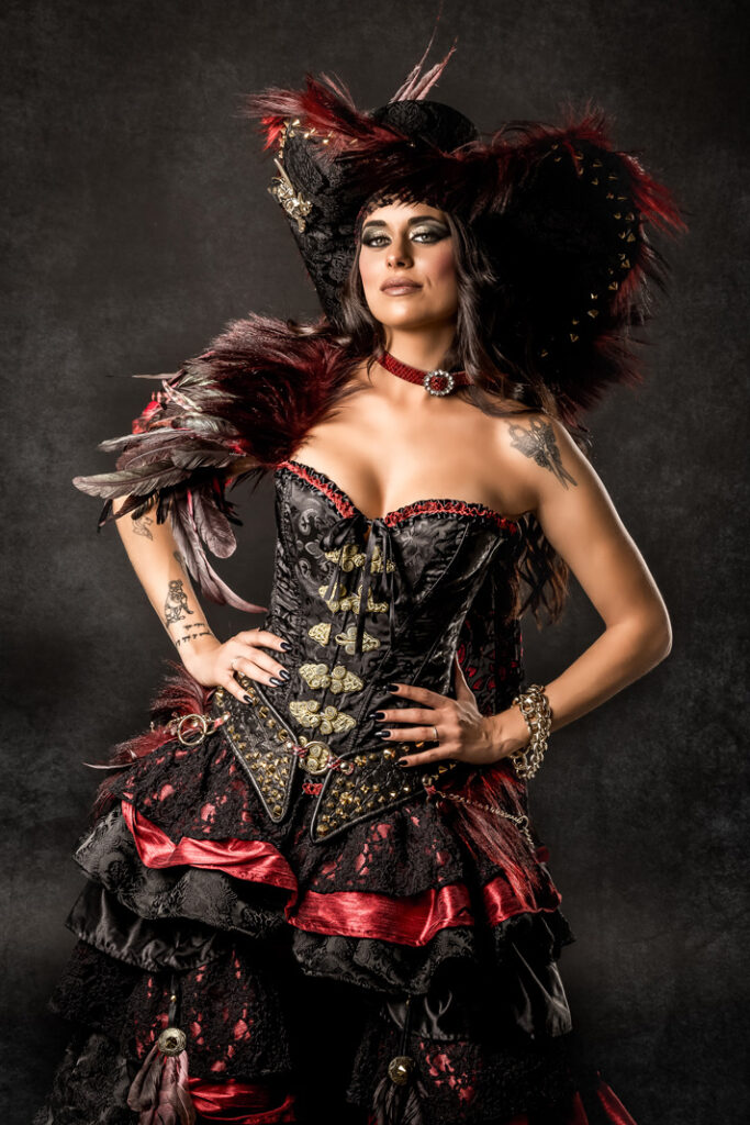 mary read y amaro | trajes de pirata para hombre y mujer en alquiler para fiestas de moros y cristianos | trajes para cargos, abanderadas y capitanes | trajes jolly roger | petrer