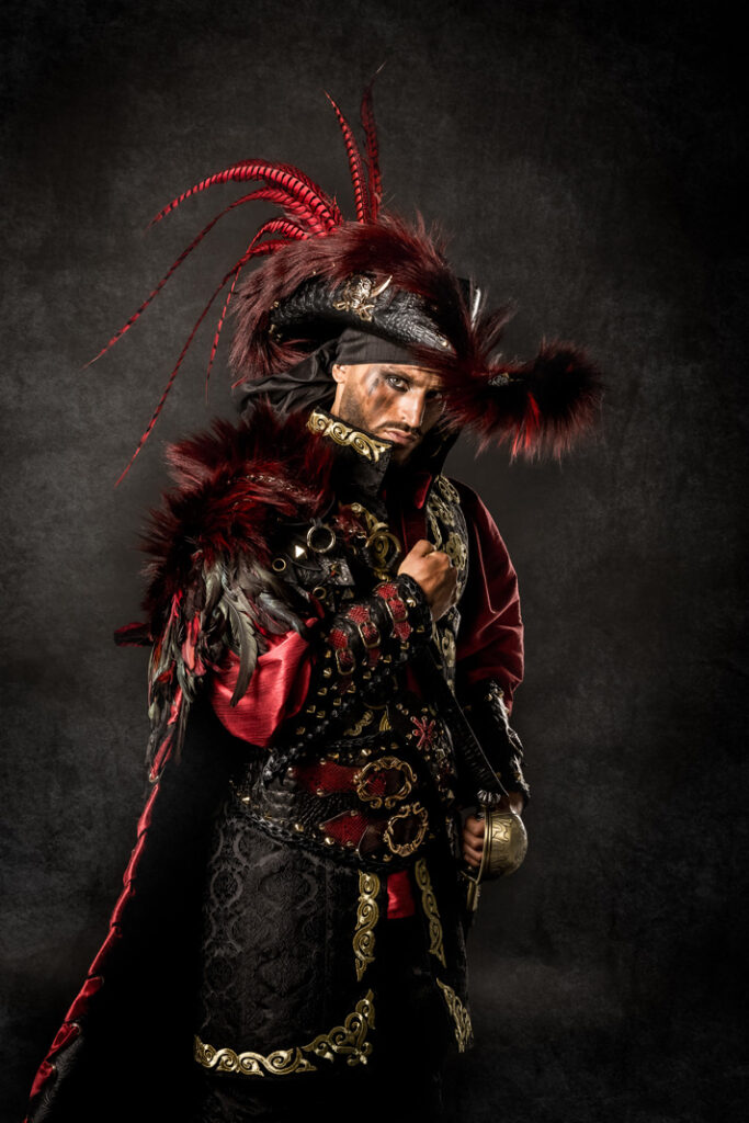 mary read y amaro | trajes de pirata para hombre y mujer en alquiler para fiestas de moros y cristianos | trajes para cargos, abanderadas y capitanes | trajes jolly roger | petrer