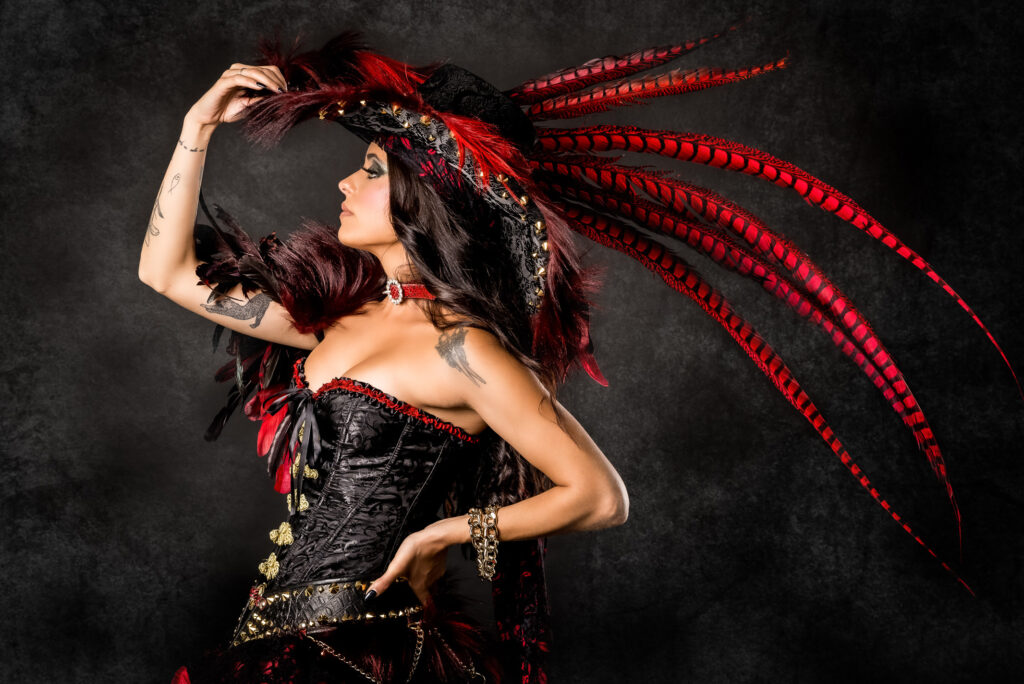 mary read y amaro | trajes de pirata para hombre y mujer en alquiler para fiestas de moros y cristianos | trajes para cargos, abanderadas y capitanes | trajes jolly roger | petrer